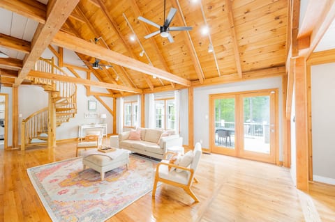 Carter Lane: 11 Bed Beautiful Waterfront Retreat