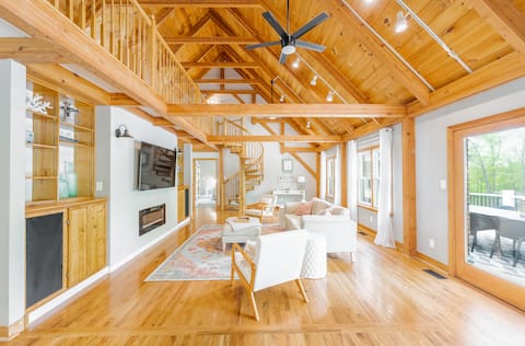 Gorgeous Waterfront Retreat 11 bed hot tub firepit