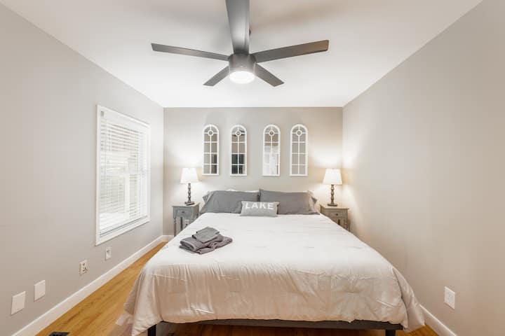 La sala rústica del lago. 