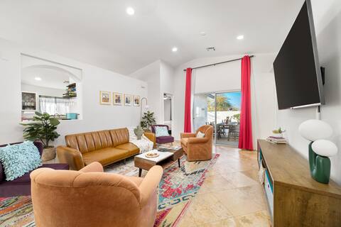 King Bed|Hot Tub|Near PS, JT & Acrisure Arena!