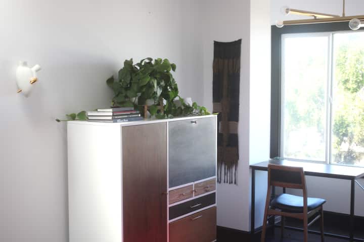 3. spálňa a kancelárske priestory