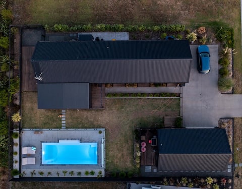 Paradise by Simpsons Beach