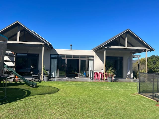 Lakeside Family Home: Pool, Sauna, Outside Hot Tub