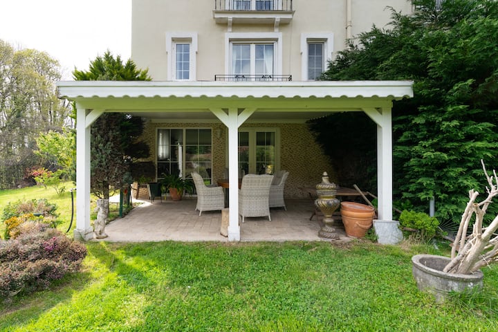Orman Kenarında, şEhre Yakın, Havuzlu Villa - İstanbul