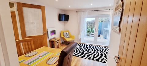 1 Bedroom Holiday Home With Hot Tub Spa Cornwall.