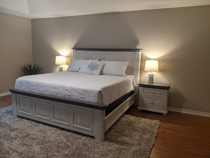 Master Bed Room - დიდი საწოლი