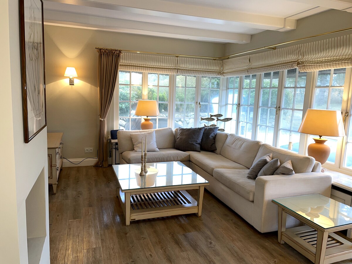 Propiedad de Airbnb exitosa: Cozy thatched cottage in the center of Kampen en Kampen (Sylt)