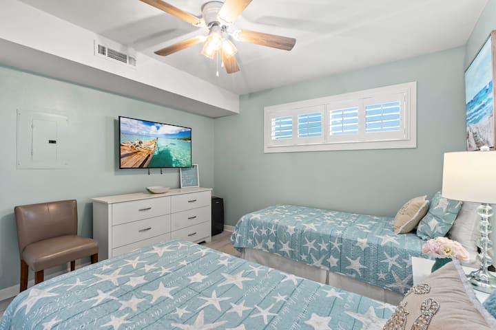 Second Guest bedroom two Single Beds, Large Flat screen Tv