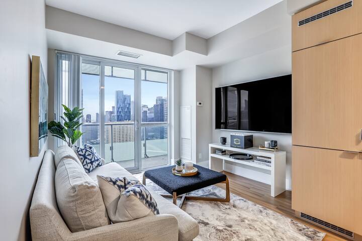 NEW Luxury Condo with CN Tower Views (2BD, 2BTH)