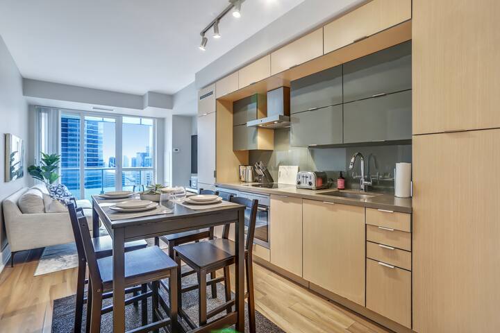 NEW Luxury Condo with CN Tower Views (2BD, 2BTH) gallery image 2