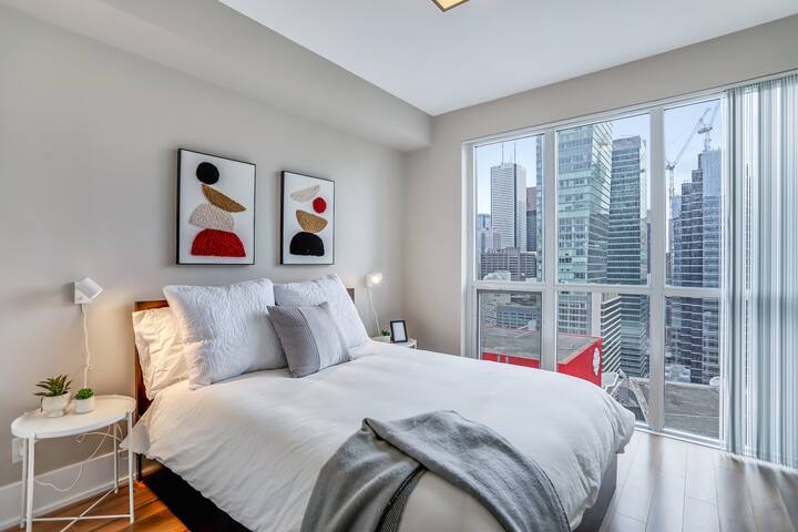 NEW Luxury Condo with CN Tower Views (2BD, 2BTH) gallery image 5