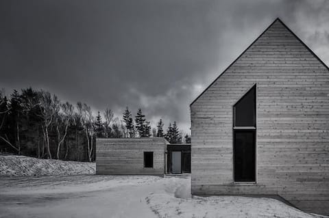 4-bedroom seaside home with all of the comforts.