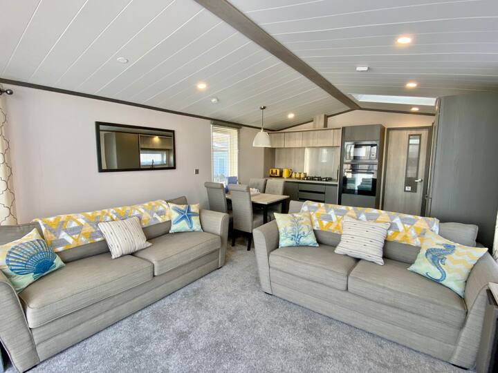 Luxury 2 Bedroom Lodge one mile from Padstow Vacation homes for Rent