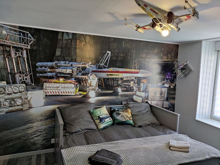 モス・エッセイのカンティーナの造船所の部屋