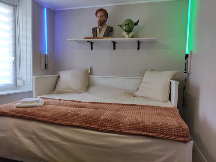 Cantina de la Mos Essey Jedi Room