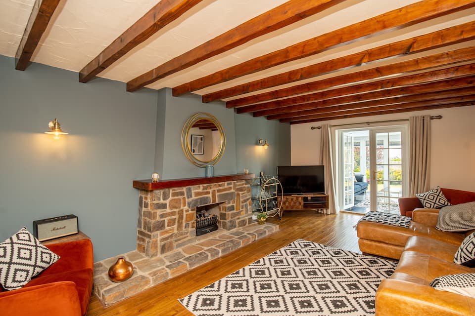 Beautiful modern & spacious 4 bedroom country home — foto 1