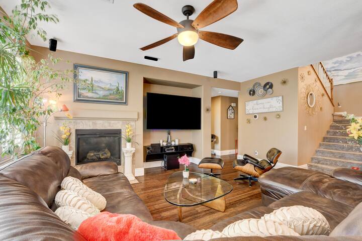 3000 Sq.Ft Luxury Oasis in the Desert (5Bedrm 4Ba) gallery image 5