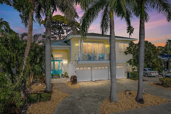 Cheerful 3-bedroom/ 3 Bath- Key West Style Home - St. Pete Beach, FL