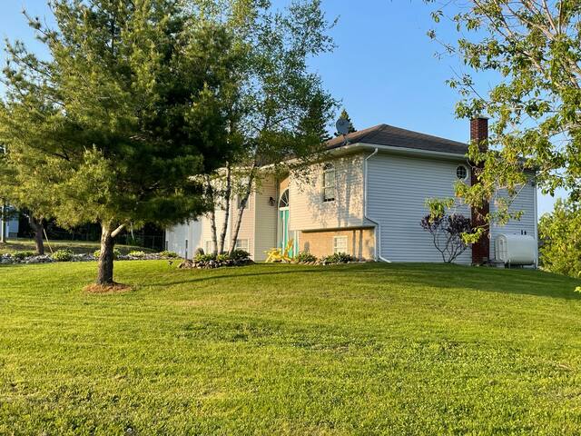 O’Neill’s Coastal Airbnb – with hot tub! gallery image 3