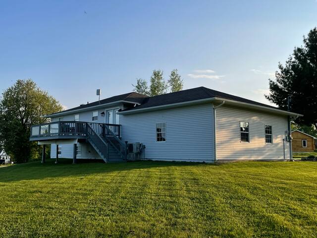 O’Neill’s Coastal Airbnb – with hot tub! gallery image 4