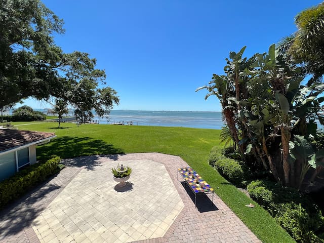 Guest favorite listing in St. Petersburg