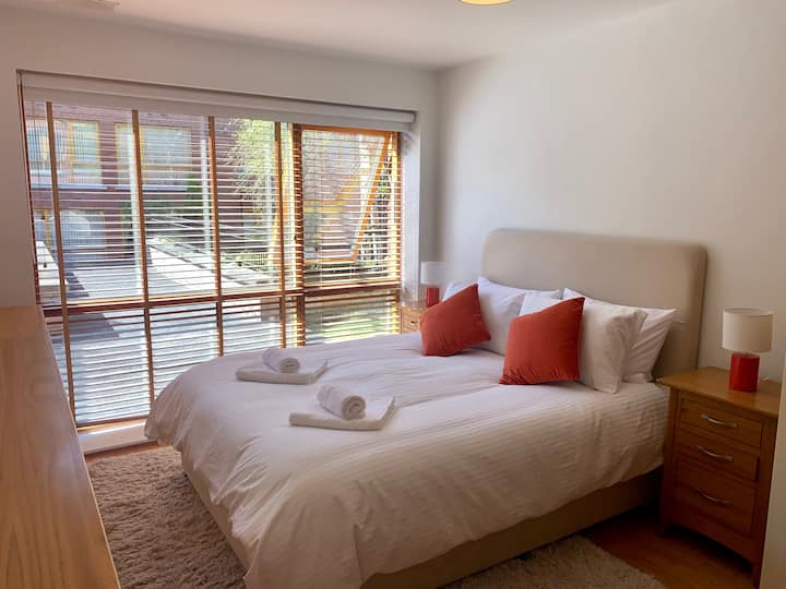 Beautiful 2 Bed Clontarf Apartment. Parking & Wifi - Malahide