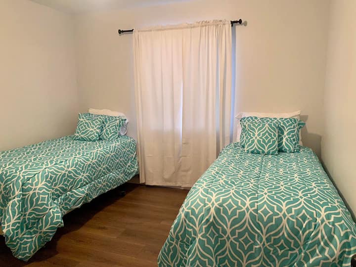 غرفة النوم 3، أسرّة مزدوجة ، خزانة