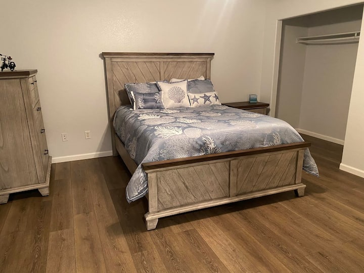 غرفة النوم الرئيسية وخزانة الملابس