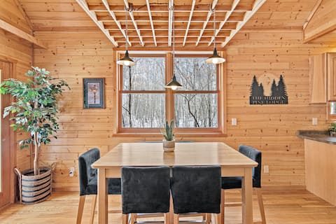 Private Modern Cabin w/Hottub on 11 acres!