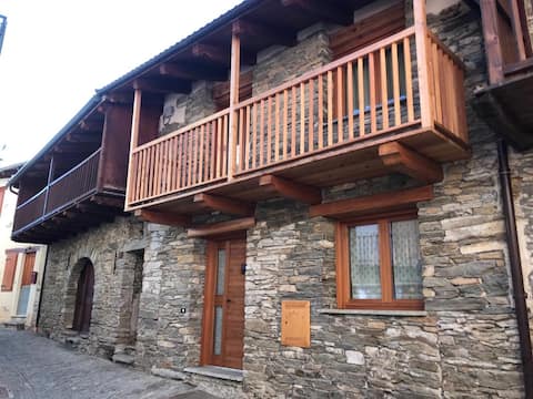 Cozy House near Sampeyre with Fast WiFi