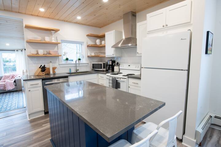 In the center of beautiful St Andrews by the sea ! gallery image 5