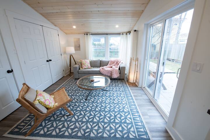 In the center of beautiful St Andrews by the sea ! gallery image 2