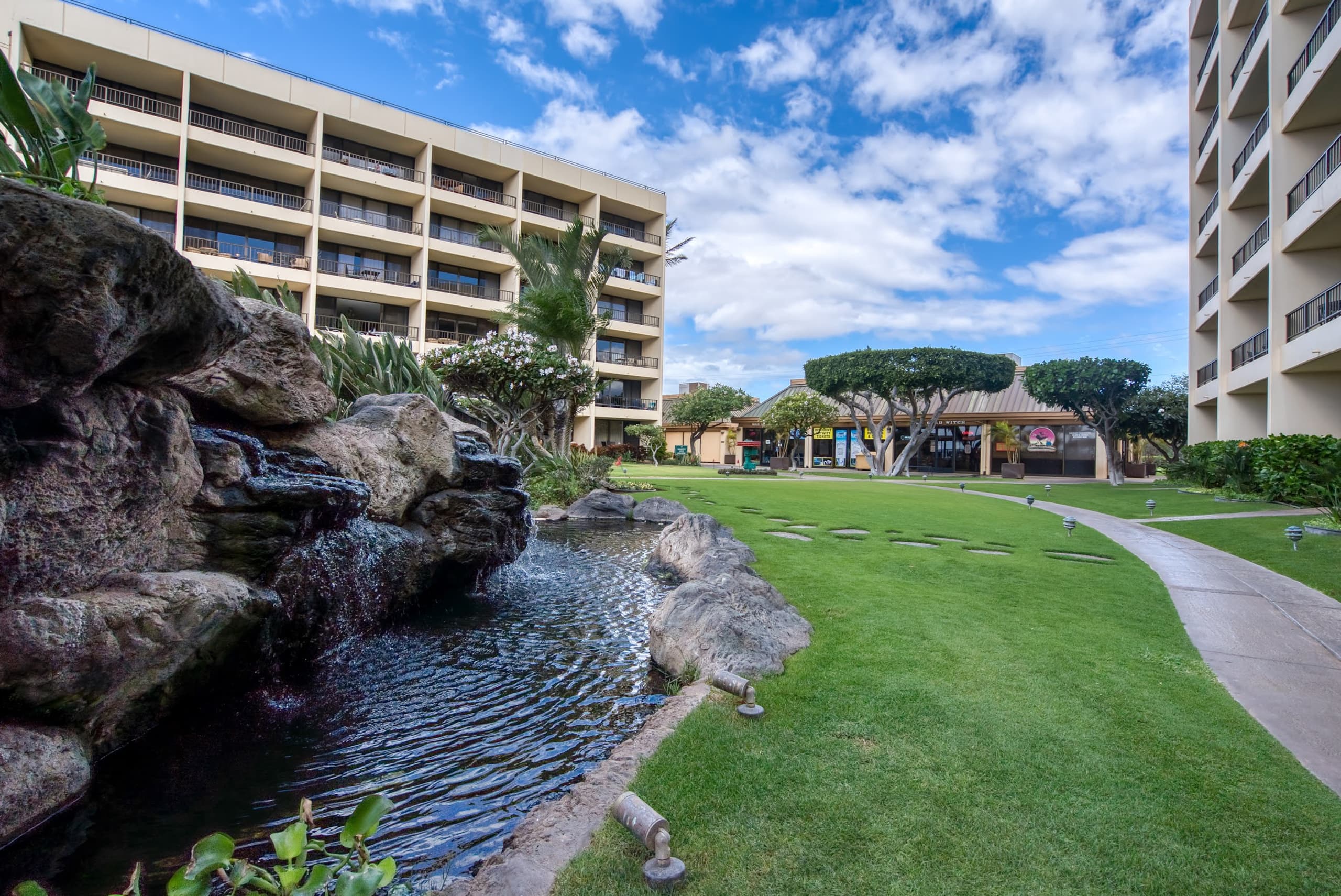 Condo in Kihei · ★4.94 · 1 bedroom · 2 beds · 1 bath - Image 32