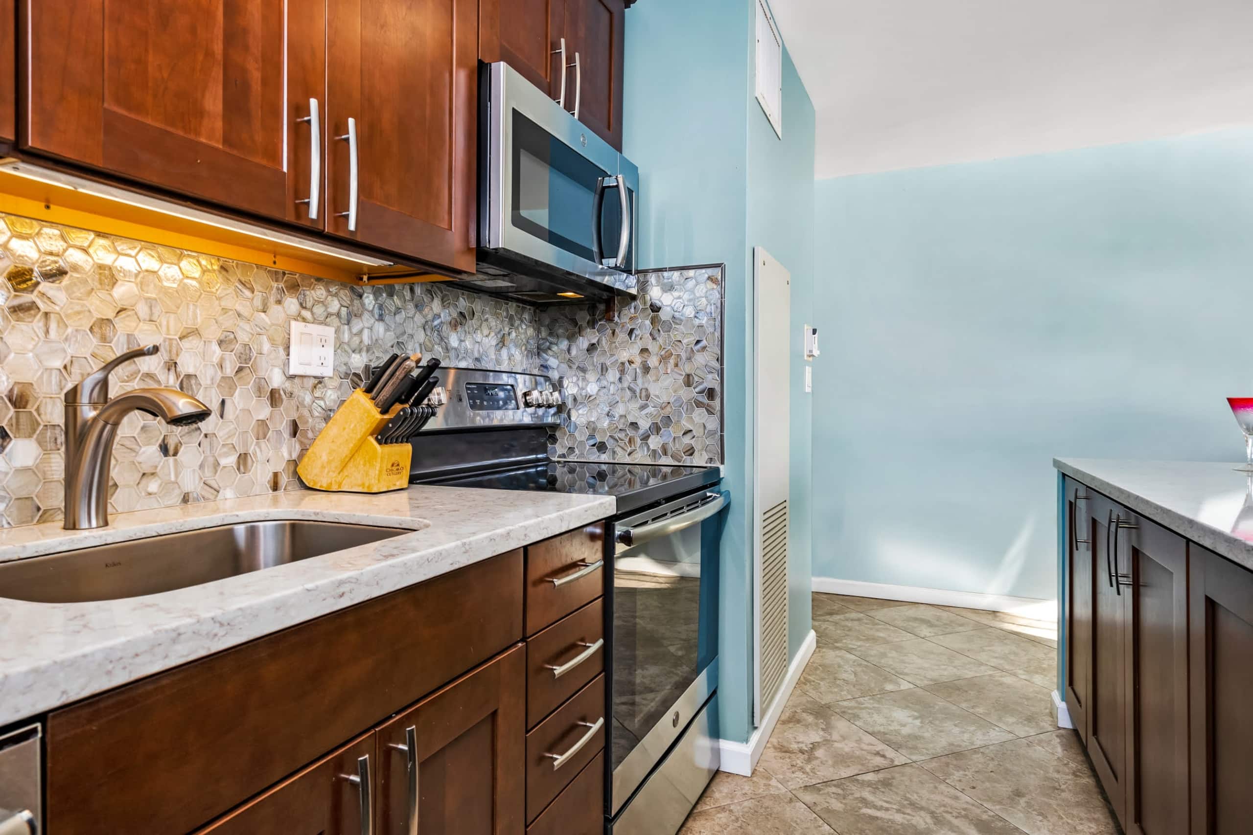 Condo in Kihei · ★4.94 · 1 bedroom · 2 beds · 1 bath - Image 7