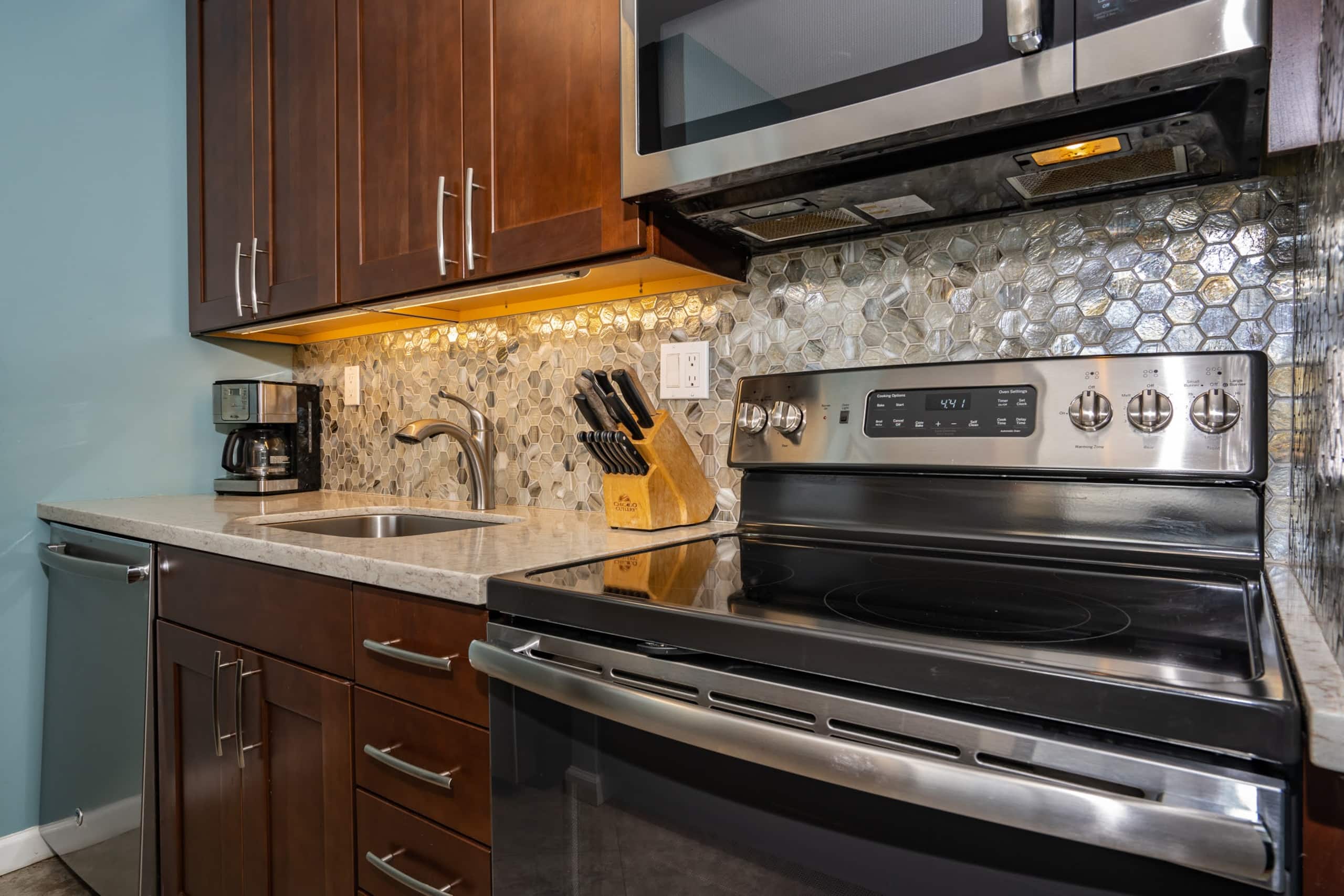 Condo in Kihei · ★4.94 · 1 bedroom · 2 beds · 1 bath - Image 8