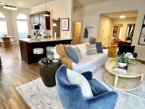 Casa Joya! Professionally Designed Luxury in Jenks