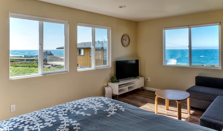 Pamje nga zona e ndenjjes së shtëpisë kryesore dhe oqeanit