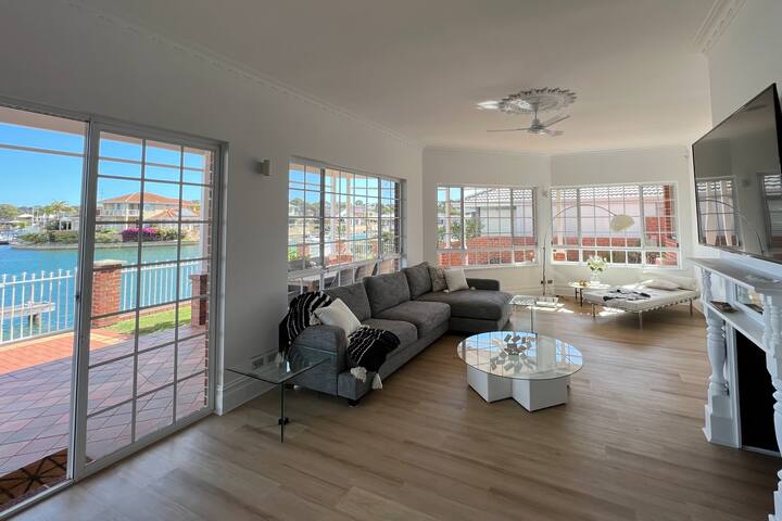 Luxury Canal home in Halls Head with private jetty gallery image 3