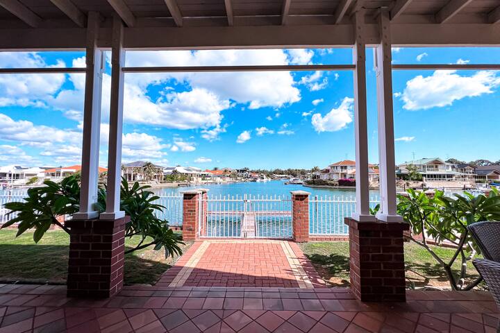 Luxury Canal home in Halls Head with private jetty gallery image 4