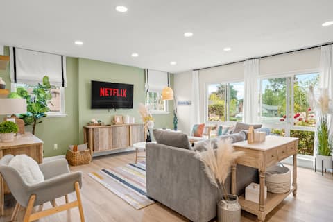 Lux & Modern 3BR near ONT & Toyota Arena