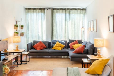 Airbnb em destaque: HOUSES WITH ROOMS Casa D'Aldeia de Cima (House at the Top of the Village) em União Das Freguesias De Cascais E Estoril
