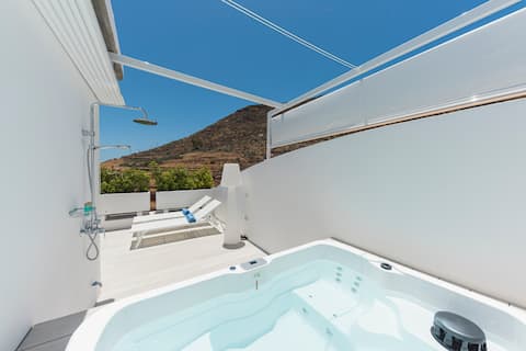 Popular Airbnb listing: The Terraces Luxury Penthouses, 3D in Santa Cruz De Tenerife