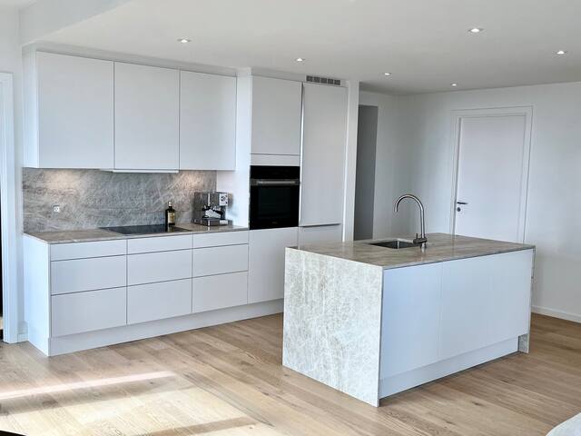 New luxury apartment with stunning views gallery image 4