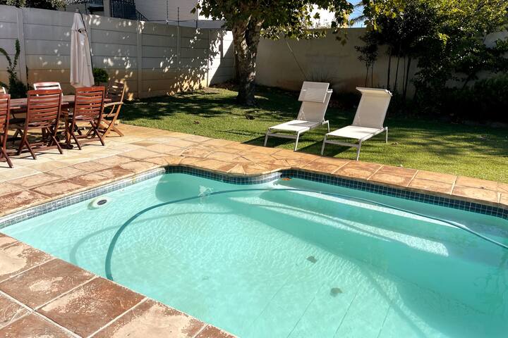 Spacious with pool,close to wine-farms & Cape Town gallery image 2