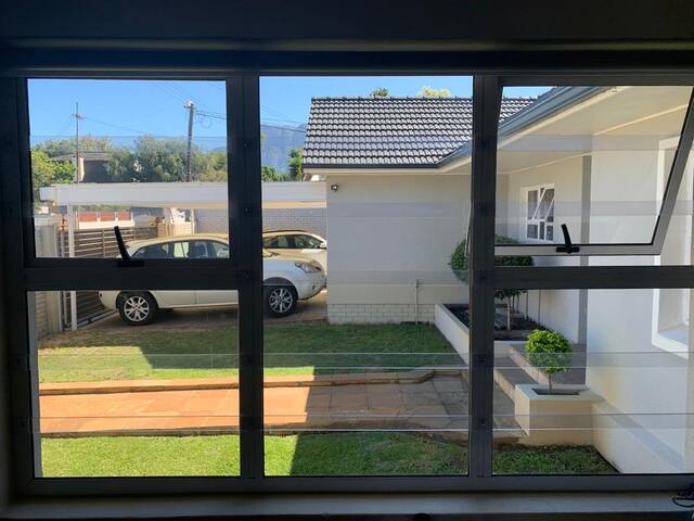 Spacious with pool,close to wine-farms & Cape Town gallery image 4