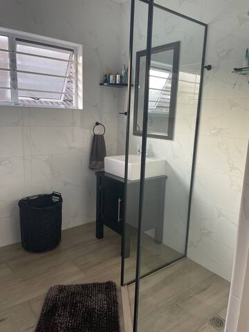 Spacious with pool,close to wine-farms & Cape Town gallery image 3