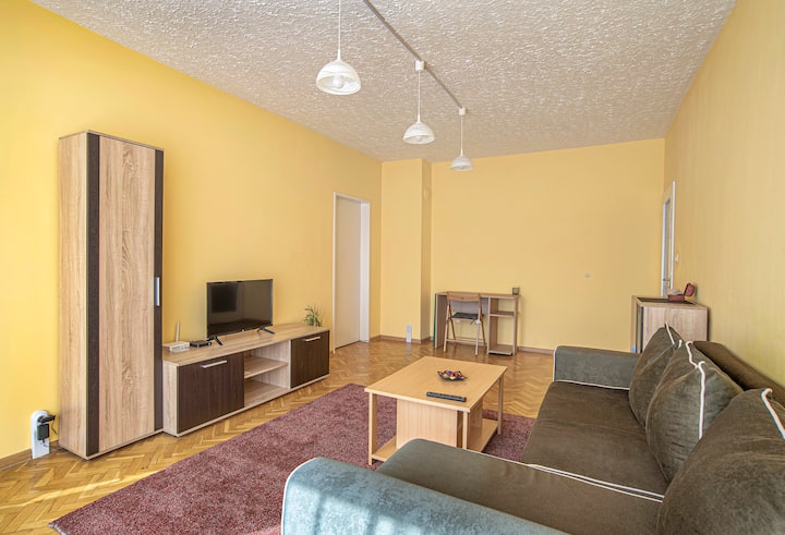 Warm And Spacious 1 Bedroom Apartment - Bulgaria
