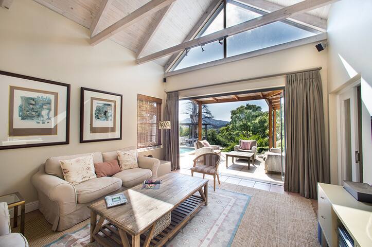 Tranquil family home, Bokkemanskloof, Hout Bay gallery image 5