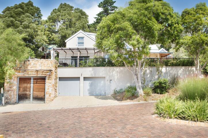 Tranquil family home, Bokkemanskloof, Hout Bay