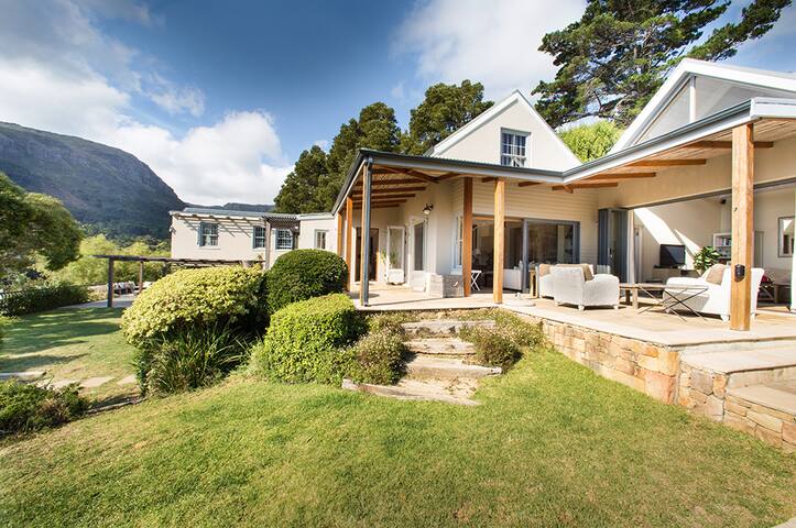 Tranquil family home, Bokkemanskloof, Hout Bay gallery image 3